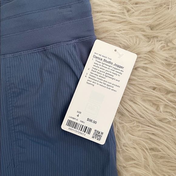 Lululemon - Picture 4 of 4